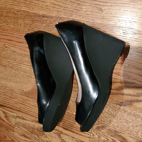 Shoes - Picture 4 of 7